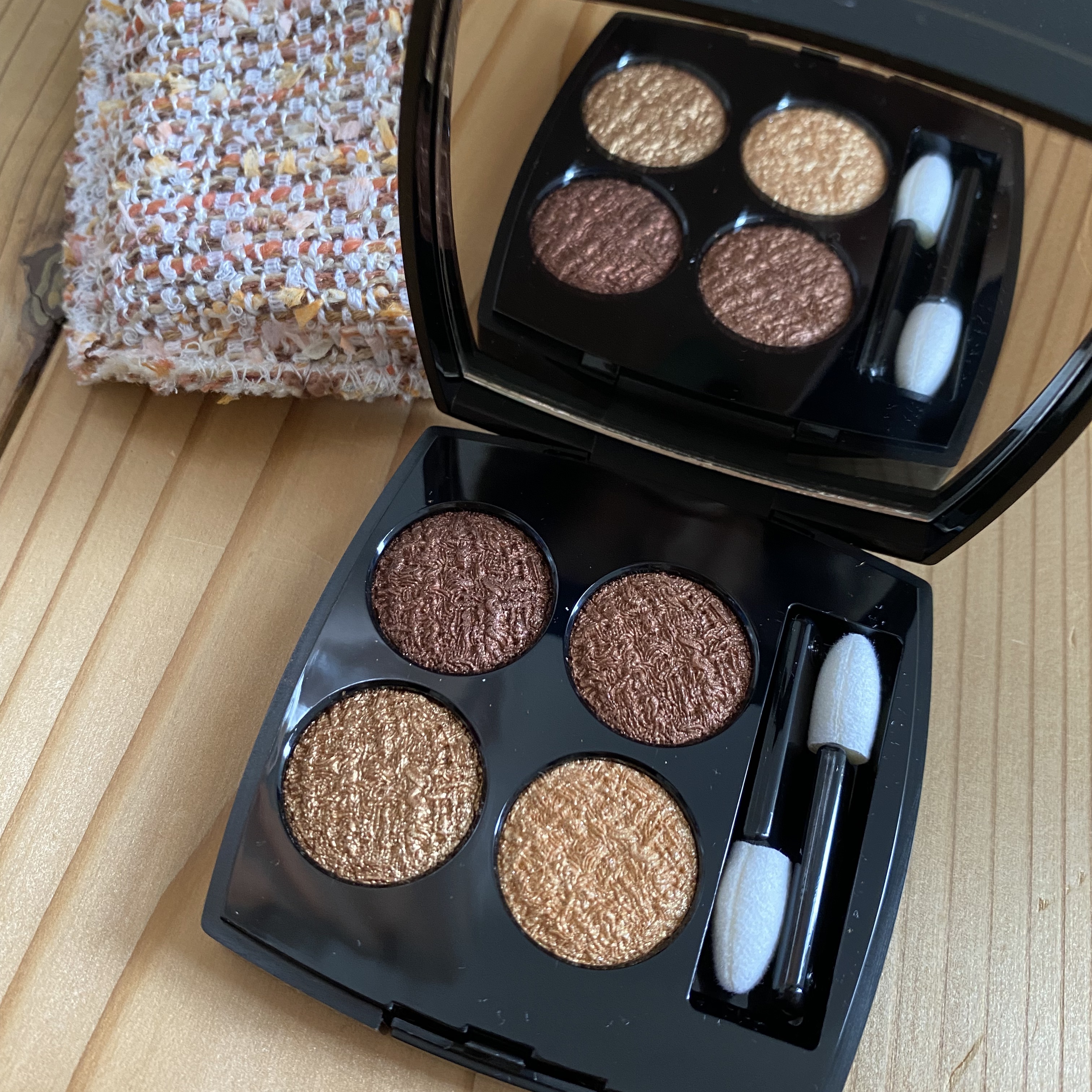 レ キャトル オンブル ツイード 01 ツイード キュイヴレ/CHANEL/アイシャドウパレットを使ったクチコミ（1枚目）