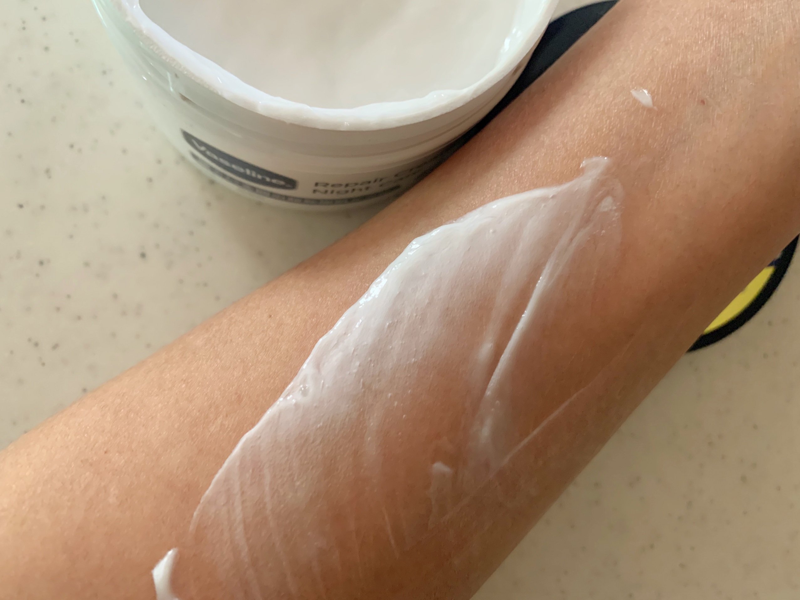 ヴァセリンリペアクリームナイトケア/ヴァセリン/ボディクリームを使ったクチコミ（2枚目）