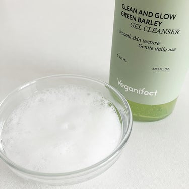 CLEAN AND GLOW GREEN BARLEY GEL CLEANSER/Veganifect/洗顔フォームを使ったクチコミ（2枚目）