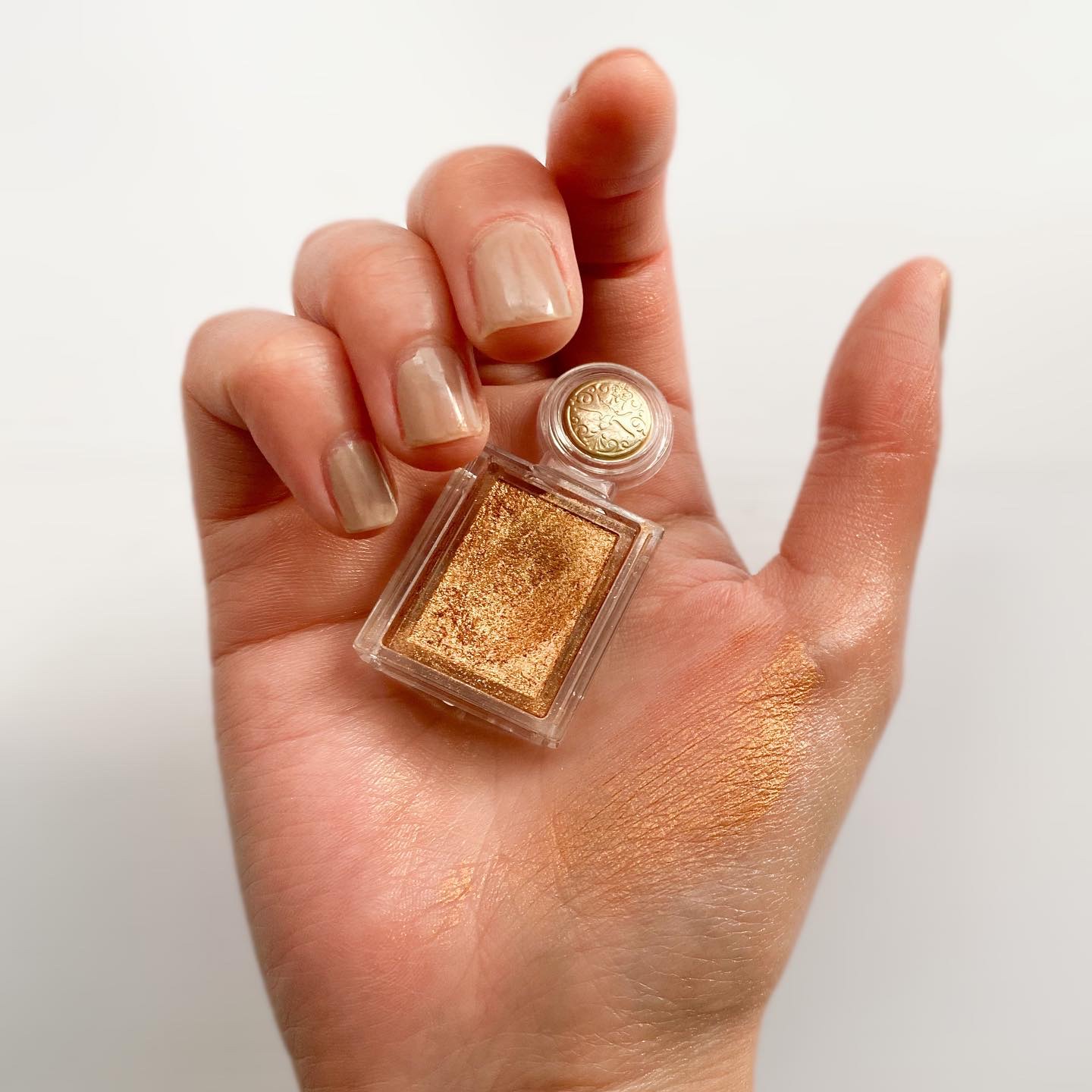 シャドーカスタマイズ/MAJOLICA MAJORCA/単色アイシャドウを使ったクチコミ（2枚目）