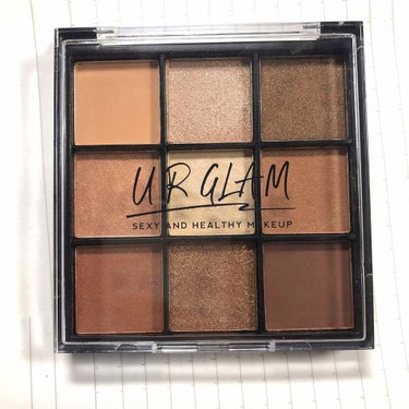 初めての投稿です！
ダイソーURGLAM 9色アイシャドウのレビューをさせていただきます(❁ᴗ͈ˬᴗ͈))

こちらの商品はブルーミング アイカラーパレット01です！
近所のダイソーを見回ってたんですが