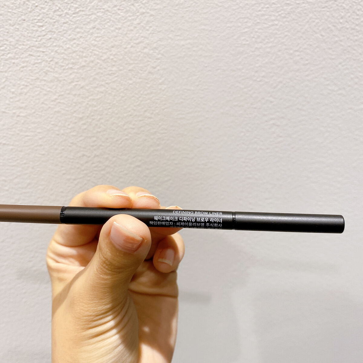 wakemake ナチュラルハードブロウペンシルのクチコミ「\WAKEMAKE DEFINING BROW LINER/

01 DEEP BROWN

.....」（2枚目）