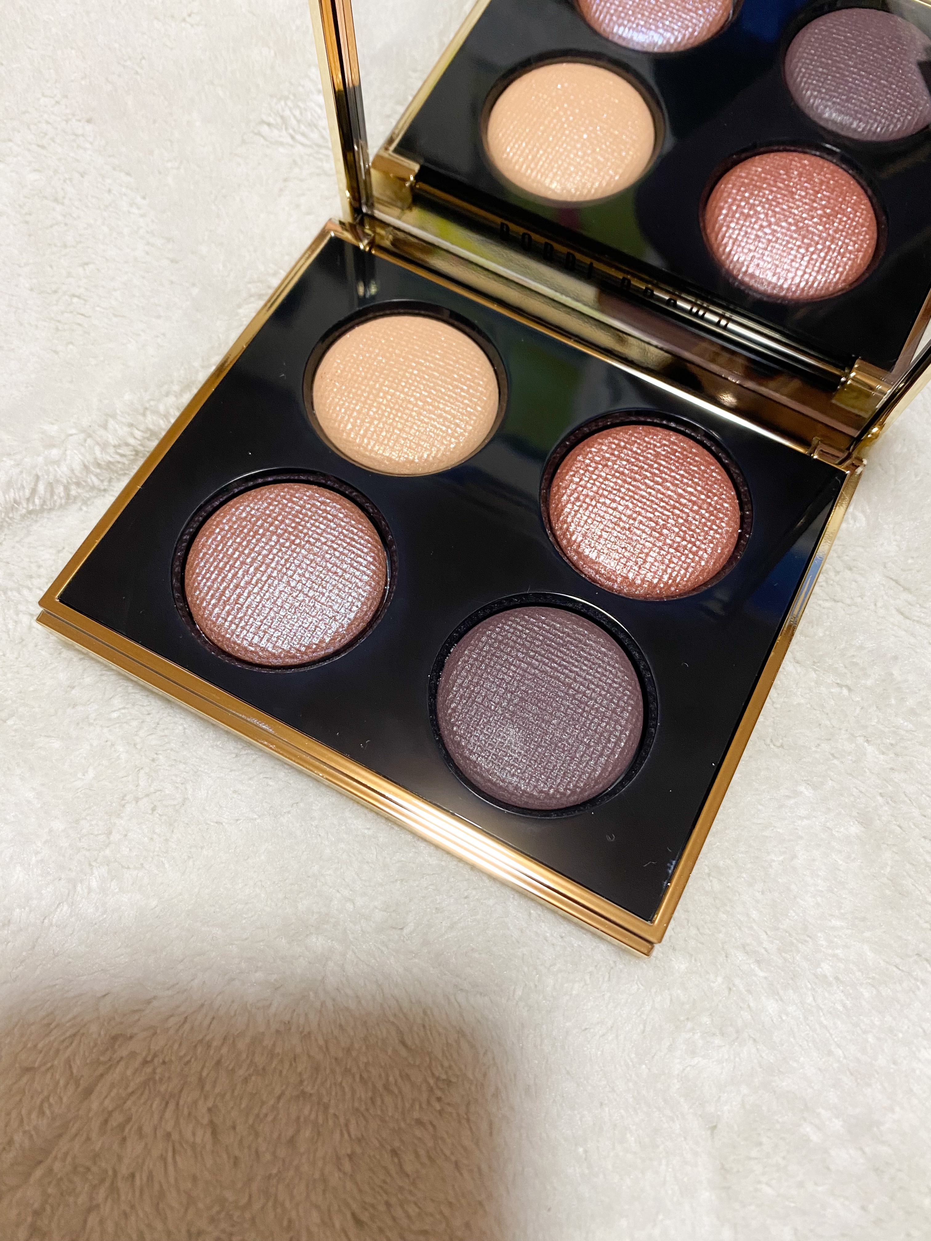 リュクス アイシャドウ クォード グロウ ウィズ ラブ コレクション/BOBBI BROWN/アイシャドウパレットを使ったクチコミ（2枚目）