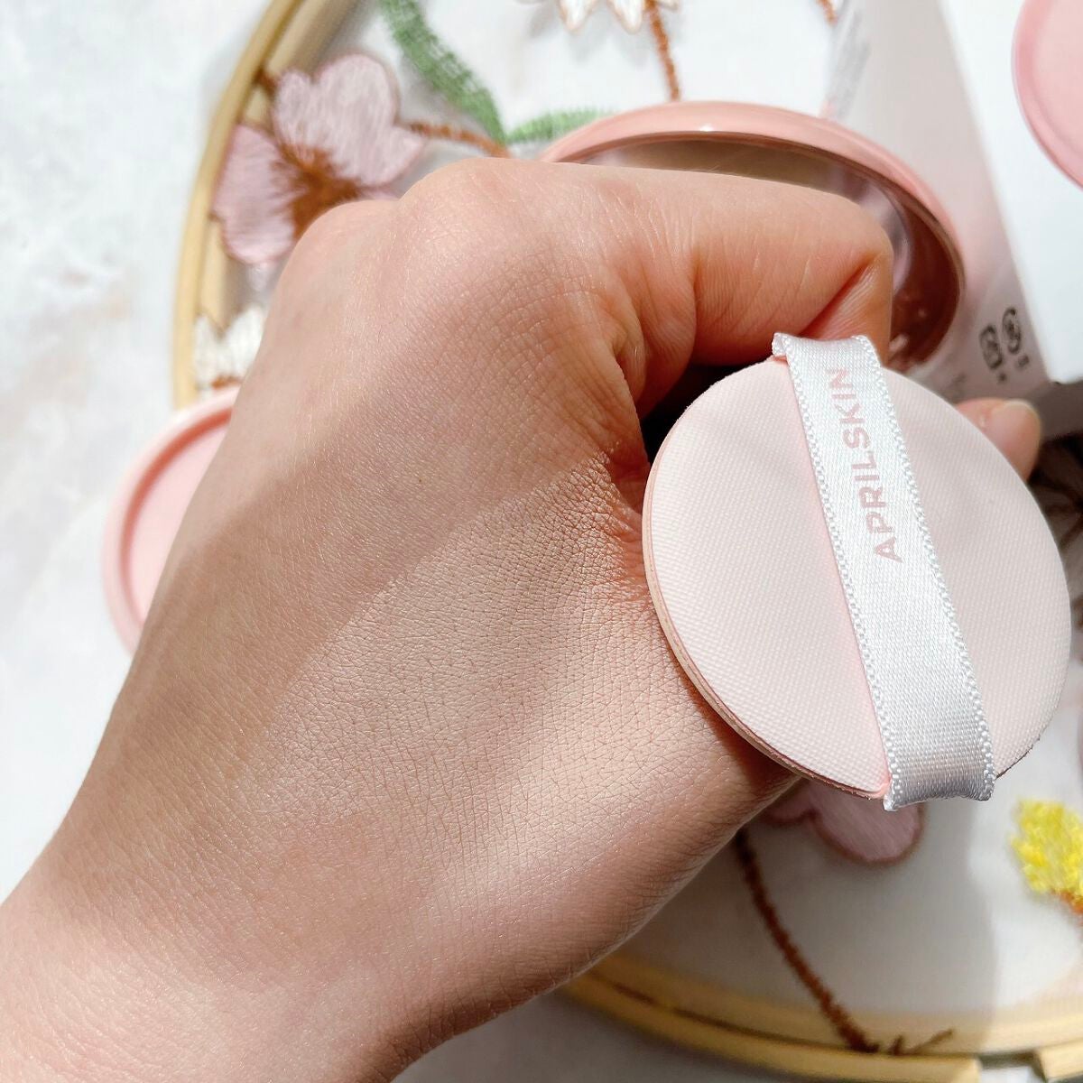 ハイパーカバーフィットクッション ピンク(桜エディション)/APRILSKIN/クッションファンデーションを使ったクチコミ(5枚目)