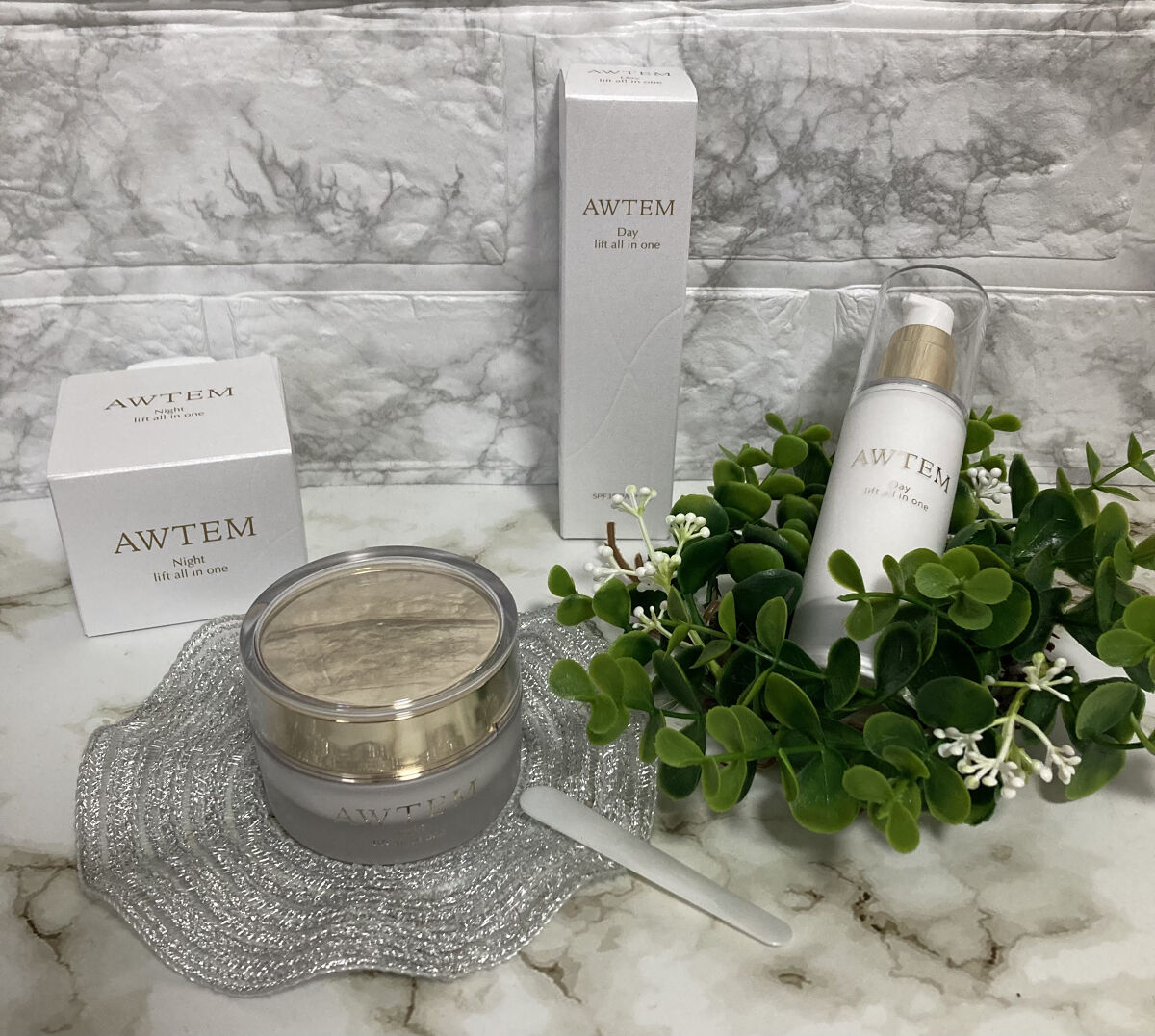 デイ リフトオールインワン（朝⽤クリーム）/AWTEM/オールインワン化粧品を使ったクチコミ（1枚目）