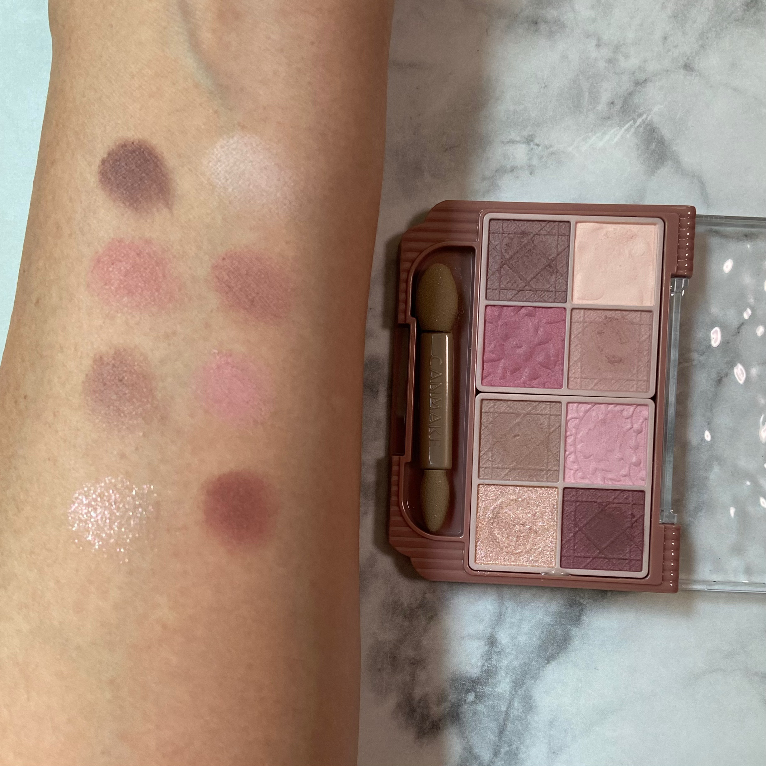 イルミネイティングフィニッシュパウダー　～Abloom～/キャンメイク/プレストパウダーを使ったクチコミ（2枚目）