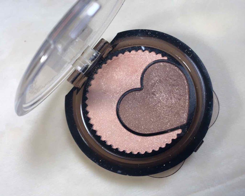 KiSS ウインクハートアイズのクチコミ「キス ウィンクハートアイズ 03 アーモンドブラウン🥜

こちらのアイシャドウは
クリームアイ.....」（2枚目）