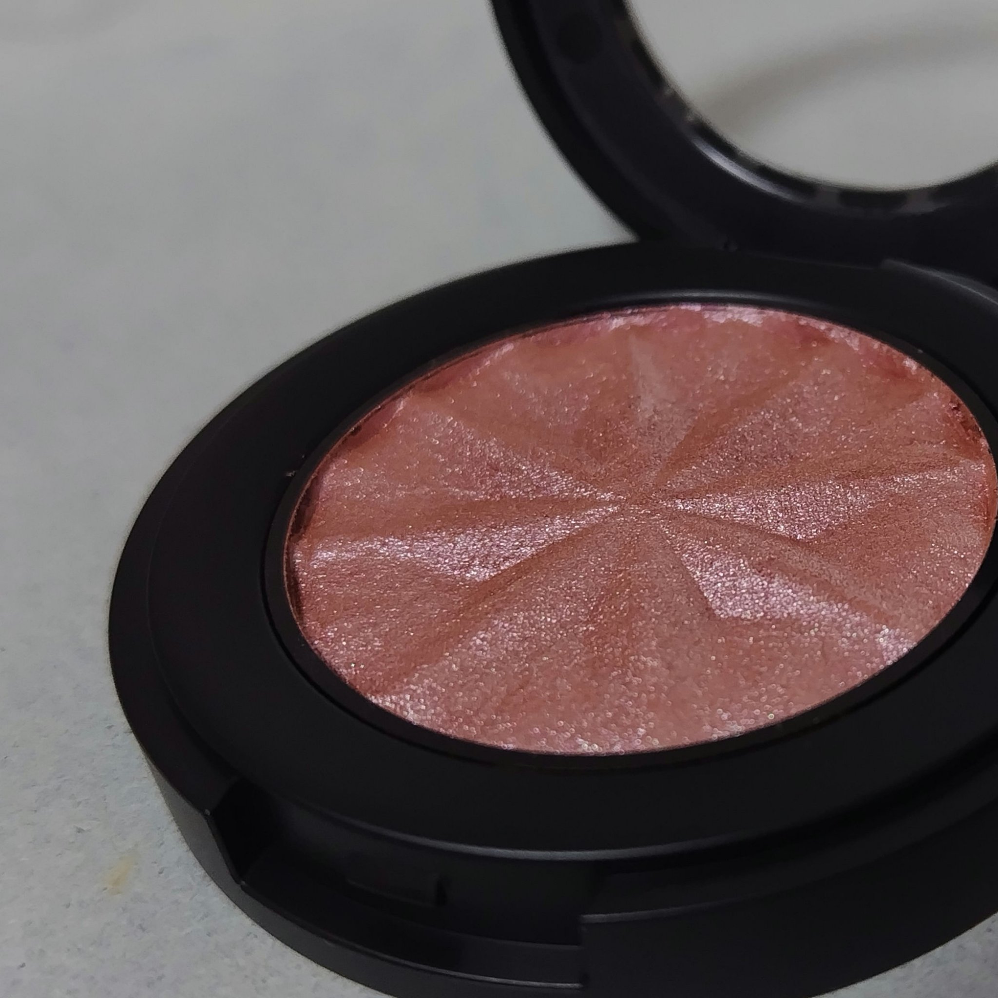 ジェン ヌード ハイライター/bareMinerals/パウダーハイライトを使ったクチコミ（1枚目）