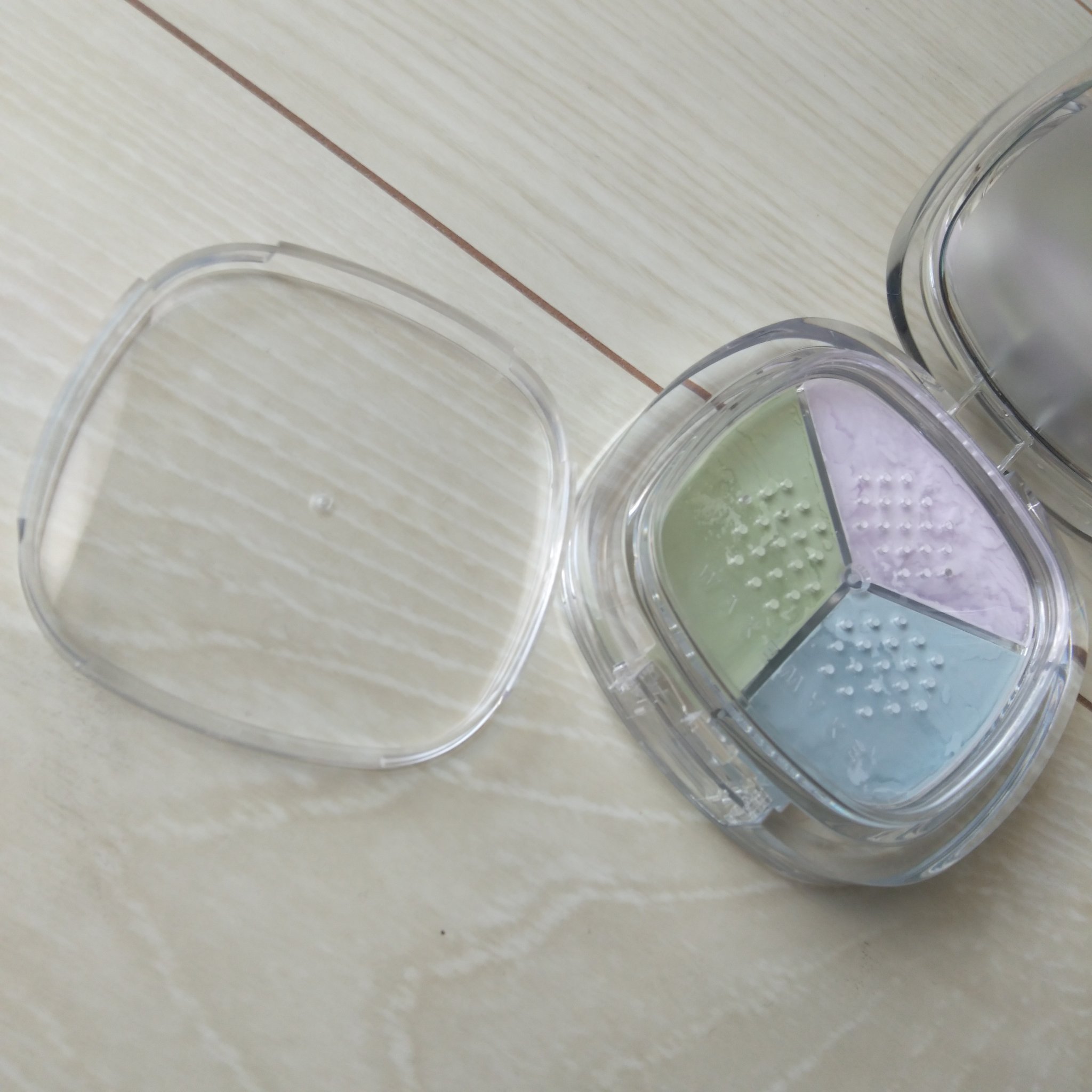 ステイフィクサーマルチカラーパウダー/wakemake/ルースパウダーを使ったクチコミ（3枚目）