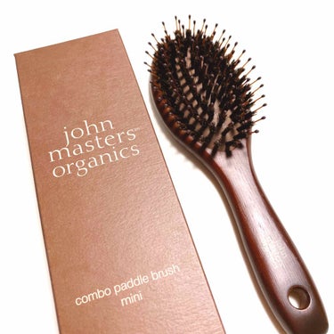 ✨ john masters organics 
✨コンボパドルブラシ ミニ
トルマリン配合のイオン毛と猪毛の混合ブラシ

現在公式ショップにて送料無料中＋300円で刻印できるとの事で用もないのに名前入