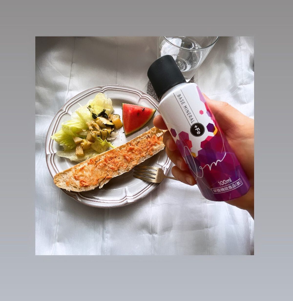 ねこむす on LIPS 「週末ブランチは自家製明太子フランス作ったよ😋そして水にはサプリ..」(2枚目)