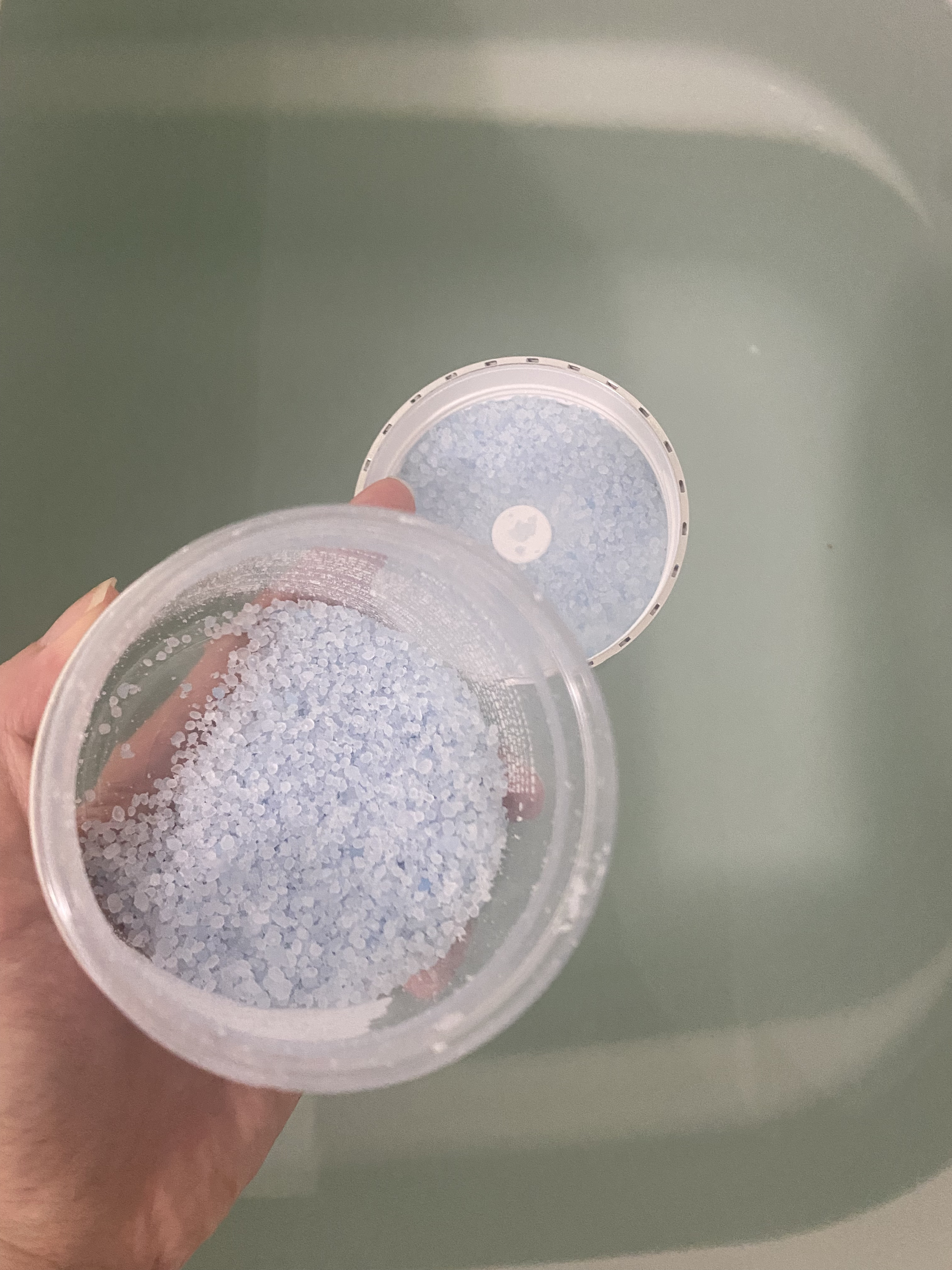 サムシングピュアブルー セント　バスソルト/JILL STUART/無機塩系入浴剤を使ったクチコミ（3枚目）