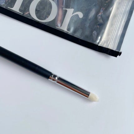 Dior バックステージ アイシャドウ ブレンド ブラシ Sのクチコミ「これでアイメイクのレベルアップ!
馴染ませの達人アイシャドウブラシ。
┈┈┈┈┈┈┈┈┈┈┈.....」(1枚目)