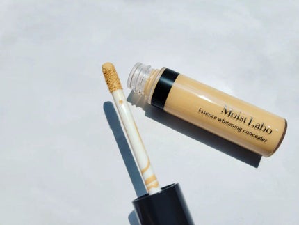 モイストラボ エッセンス薬用美白コンシーラー ナチュラルベージュ01/Moist Labo/リキッドコンシーラーを使ったクチコミ(2枚目)