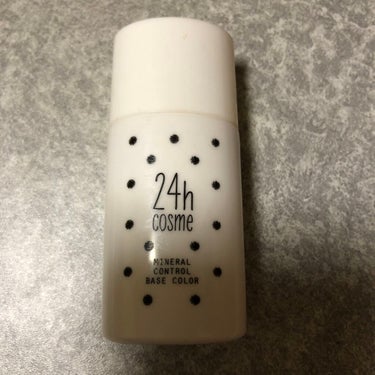 <24h cosme24 ミネラルコントロールベースカラー>

ナチュラルさに惹かれて購入しました。
赤み肌を隠す、うす紫色です。

ただ、少し液体が薄くさらさらしていてあまり塗りごたえがないかな😓と感