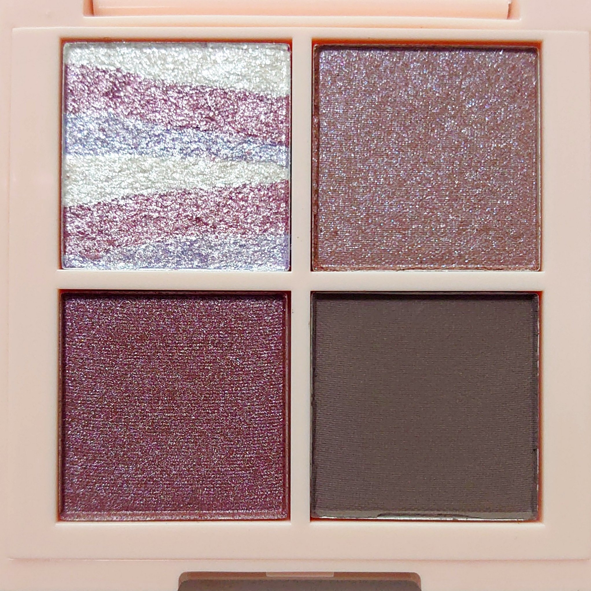 レブロン ダズル アイシャドウ クアッド 005 ダスティ モーヴ/REVLON/アイシャドウパレットを使ったクチコミ（3枚目）