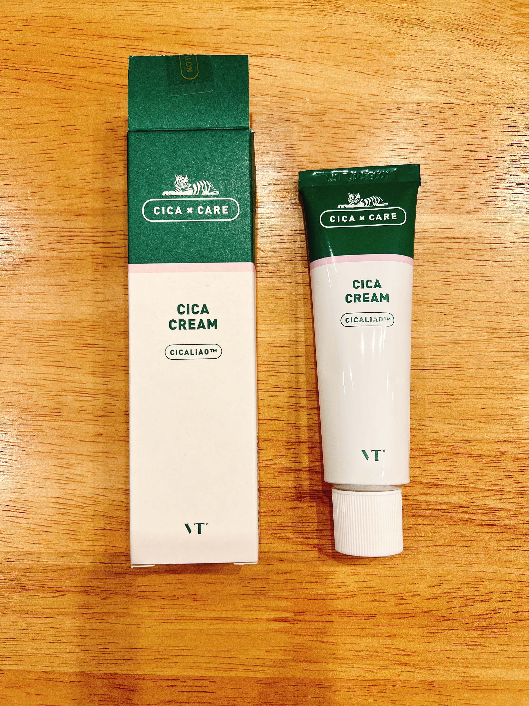 VT CosmeticsCICAクリーム🥰
何本目かは分からないくらい使用してます🥰
とても大好きな商品です🥰中学生の娘から旦那さんまで、家族で使用してます🥰
ニキビや、肌のゆらぎに良くて、使った次の日には、肌荒れがマシになった様に