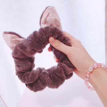 DAISOの猫耳ヘアバンド🐈

洗顔する時に前髪をあげるために使います✊🏻
やっぱり前髪をあげた方が洗顔しやすいです！

見た目が可愛い方が、気分が上がりますね🐰

⭕Good⭕
･見た目が可愛い
･モ