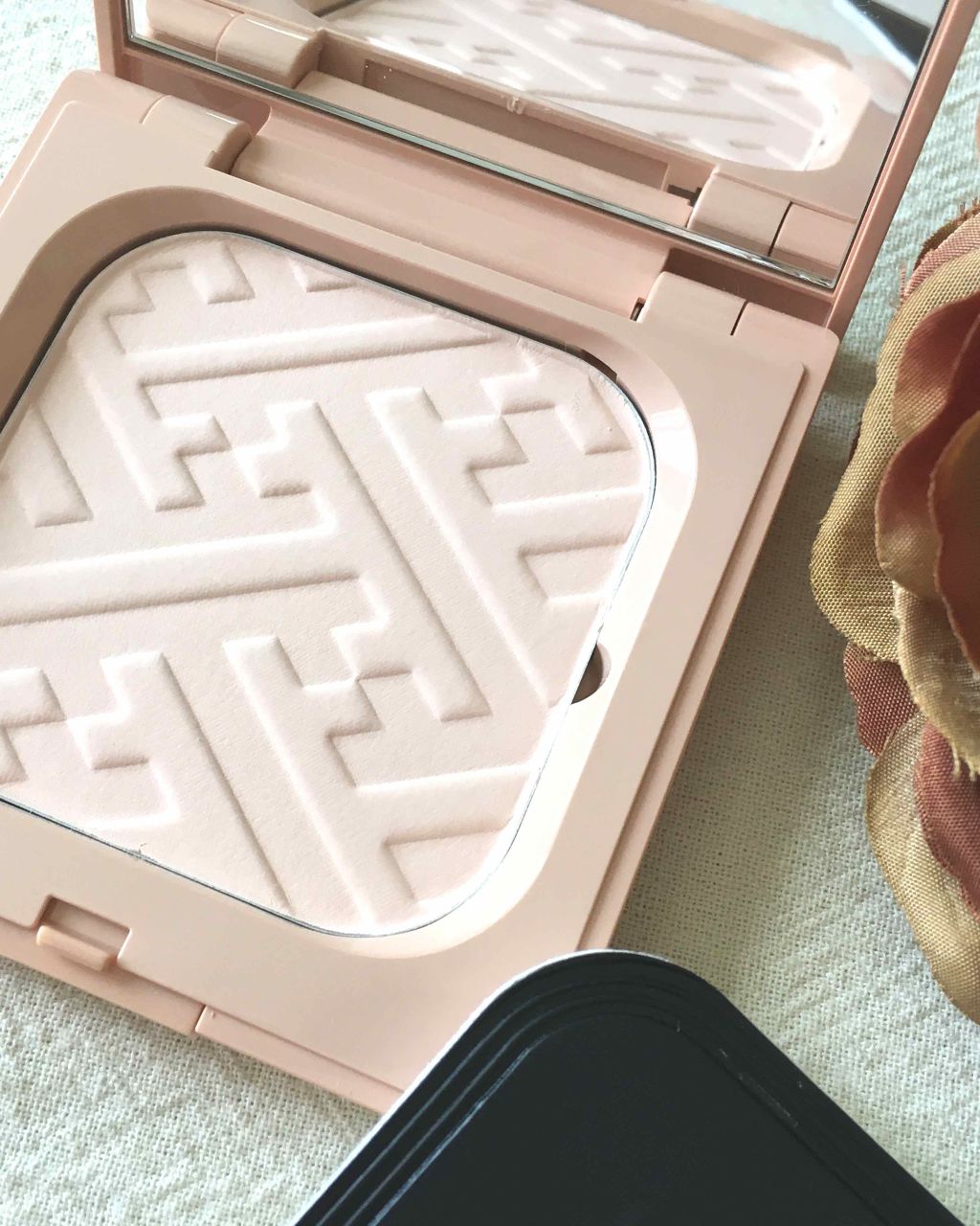 プードルコンパクトエサンシエル/クレ・ド・ポー ボーテ/プレストパウダーを使ったクチコミ(3枚目)