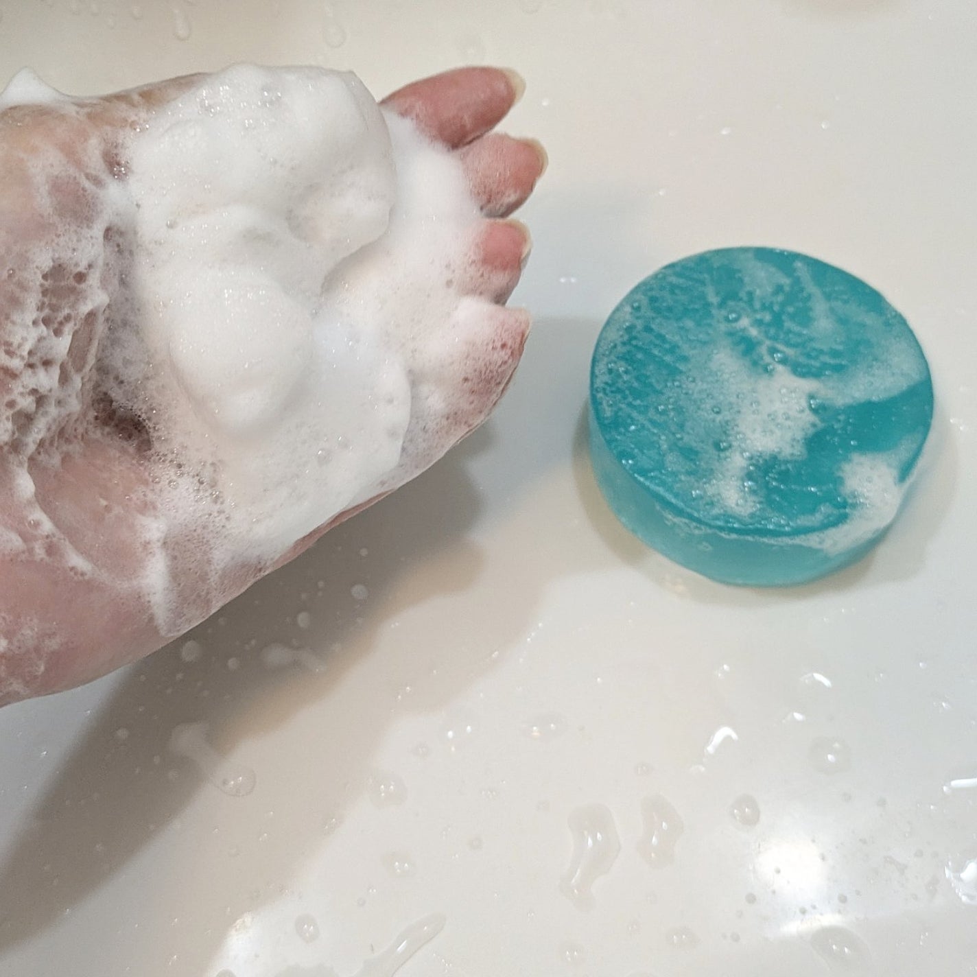 クリアソープ パロサントの香り/ユゼ化粧品/洗顔石鹸を使ったクチコミ(3枚目)