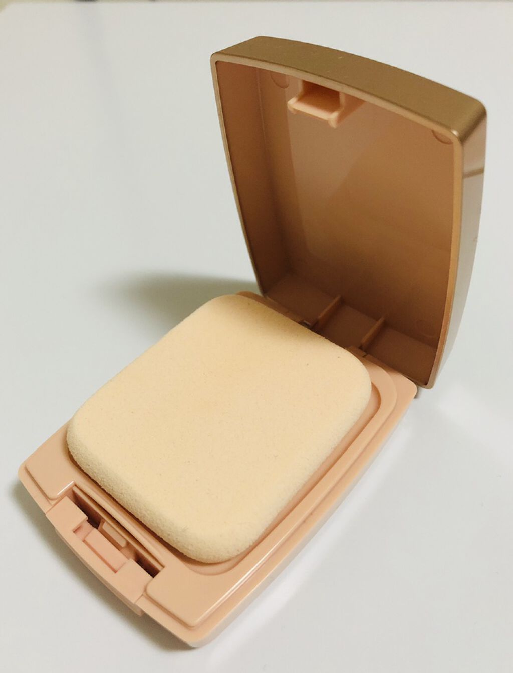 24h cosme 24 ミネラルモイストパウダーファンデのクチコミ「24 ミネラルモイストパウダーファンデ 01ライトベージュ。ケースとセットだと定価税込4950.....」（2枚目）