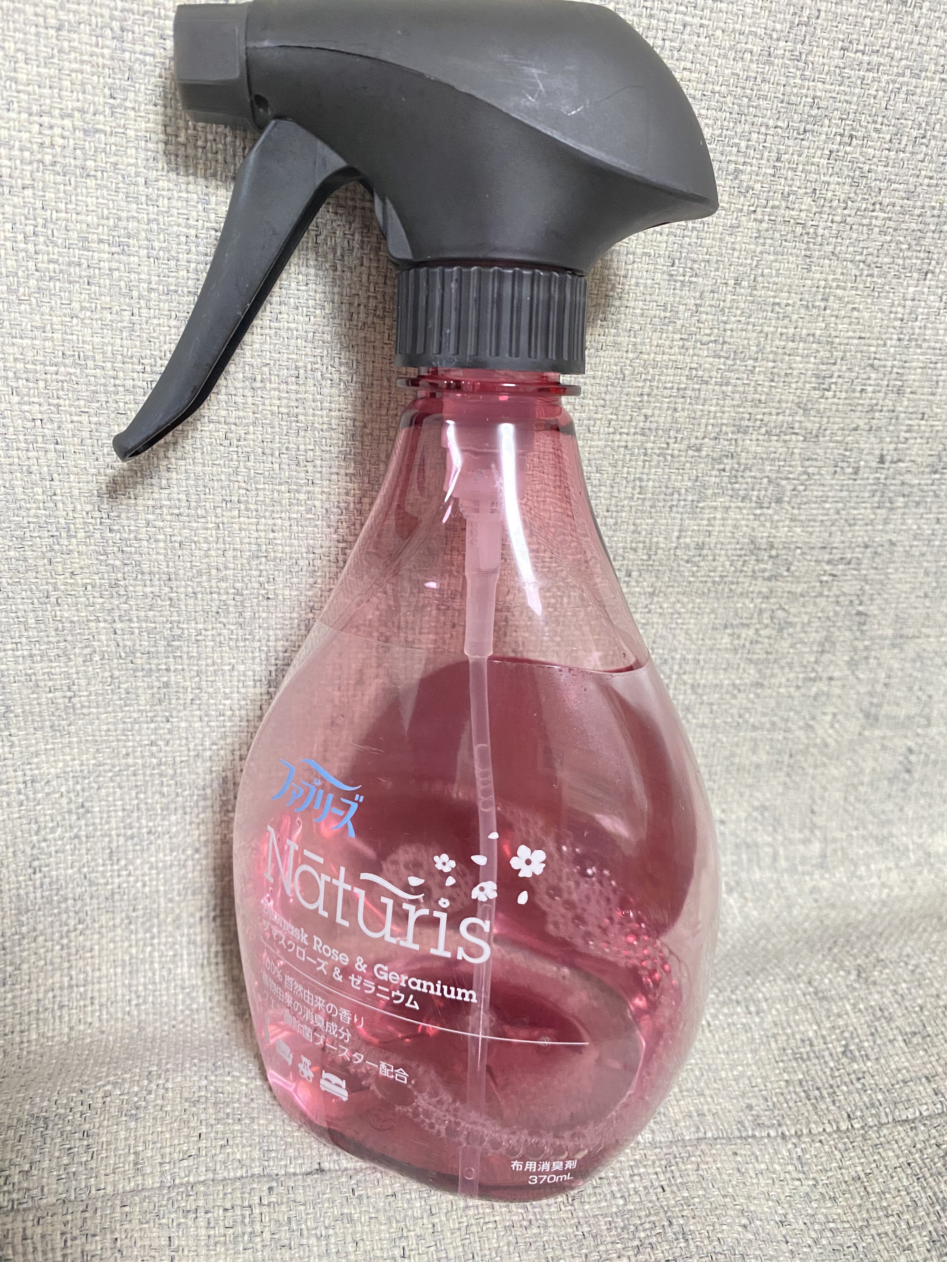 ナチュリス ダマスクローズ＆ゼラニウム/ファブリーズ/ファブリックミストを使ったクチコミ（1枚目）