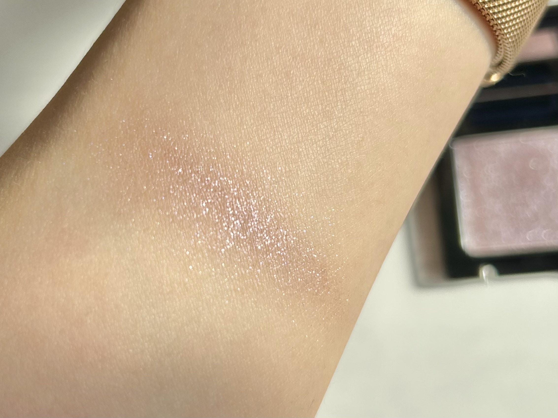 ラズル アイカラー/エレガンス ラズル /単色アイシャドウを使ったクチコミ（2枚目）