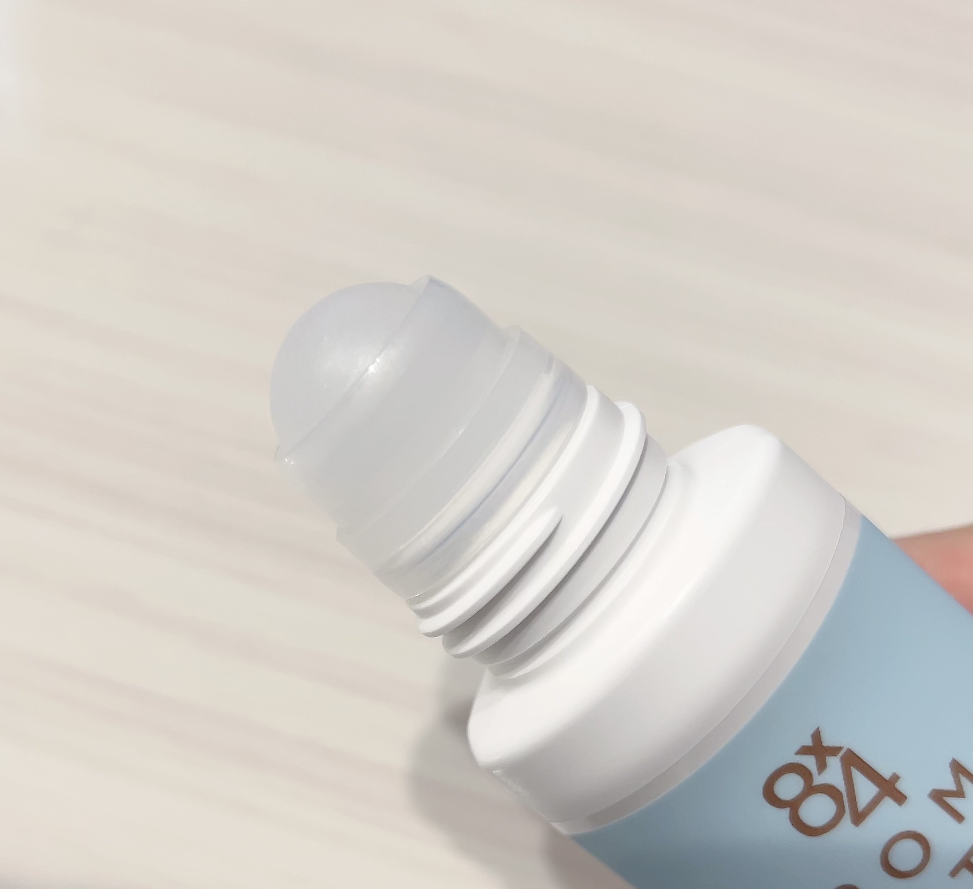 8x4 アロマスイッチ ロールオン アイランドブロッサムの香り/８ｘ４/デオドラント・制汗剤を使ったクチコミ（2枚目）