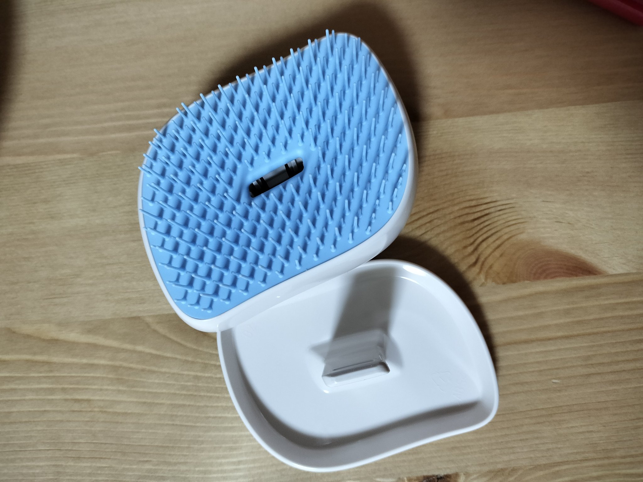 コンパクトスタイラー プレミアム クリアブルー with ミラー/TANGLE TEEZER/ヘアブラシを使ったクチコミ（2枚目）