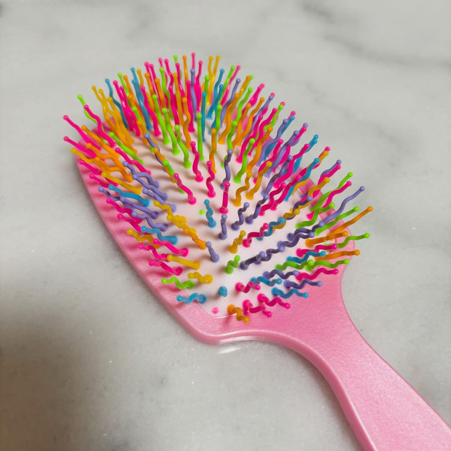 レインボーボリュームパドルブラシ/アイキャンディ/ヘアブラシを使ったクチコミ（3枚目）