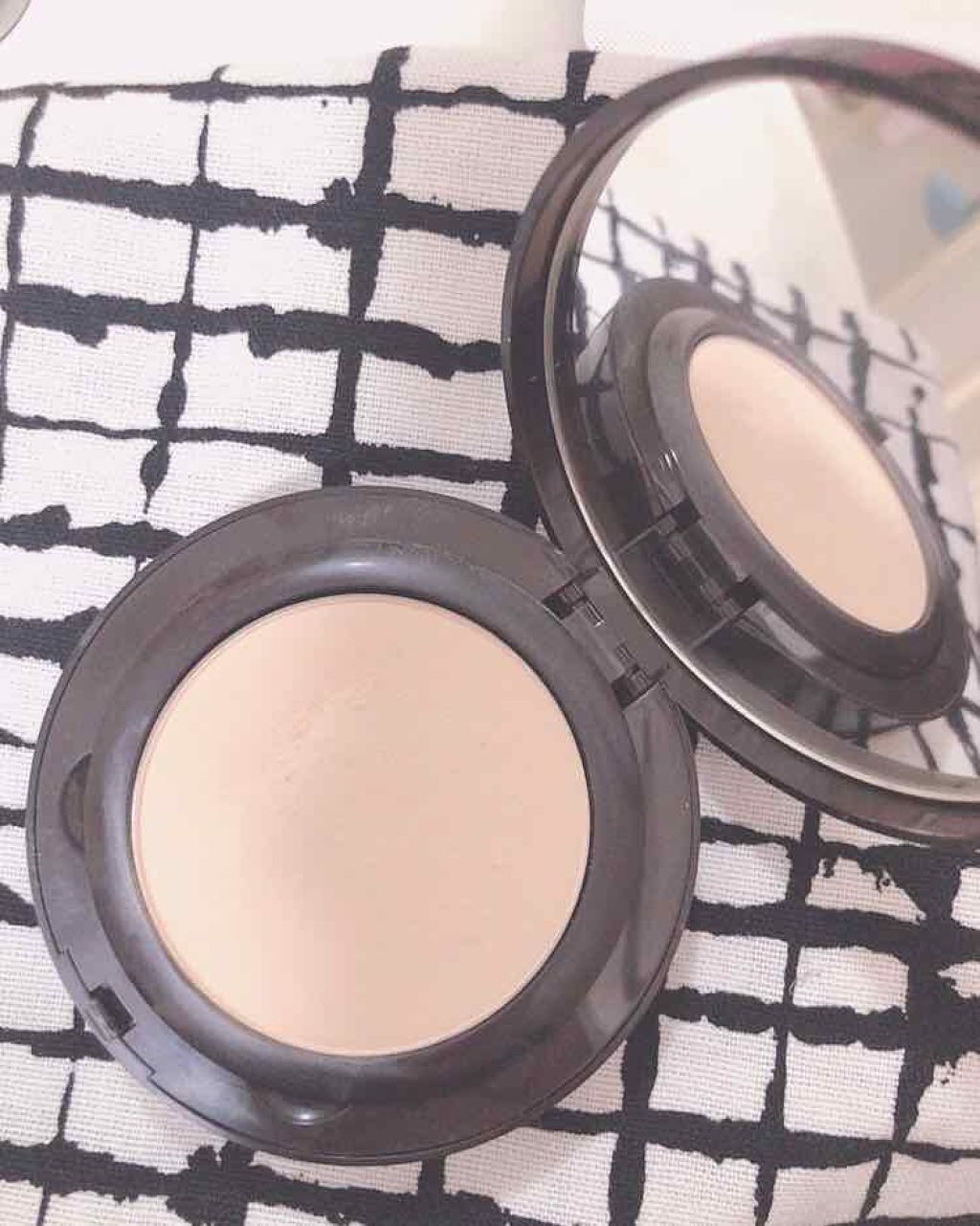 スムースフィニッシュ ファンデーションパウダー/ローラ メルシエ/パウダーファンデーションを使ったクチコミ（1枚目）