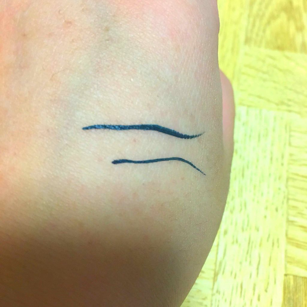 モテライナー リキッド/UZU BY FLOWFUSHI/リキッドアイライナーを使ったクチコミ（2枚目）