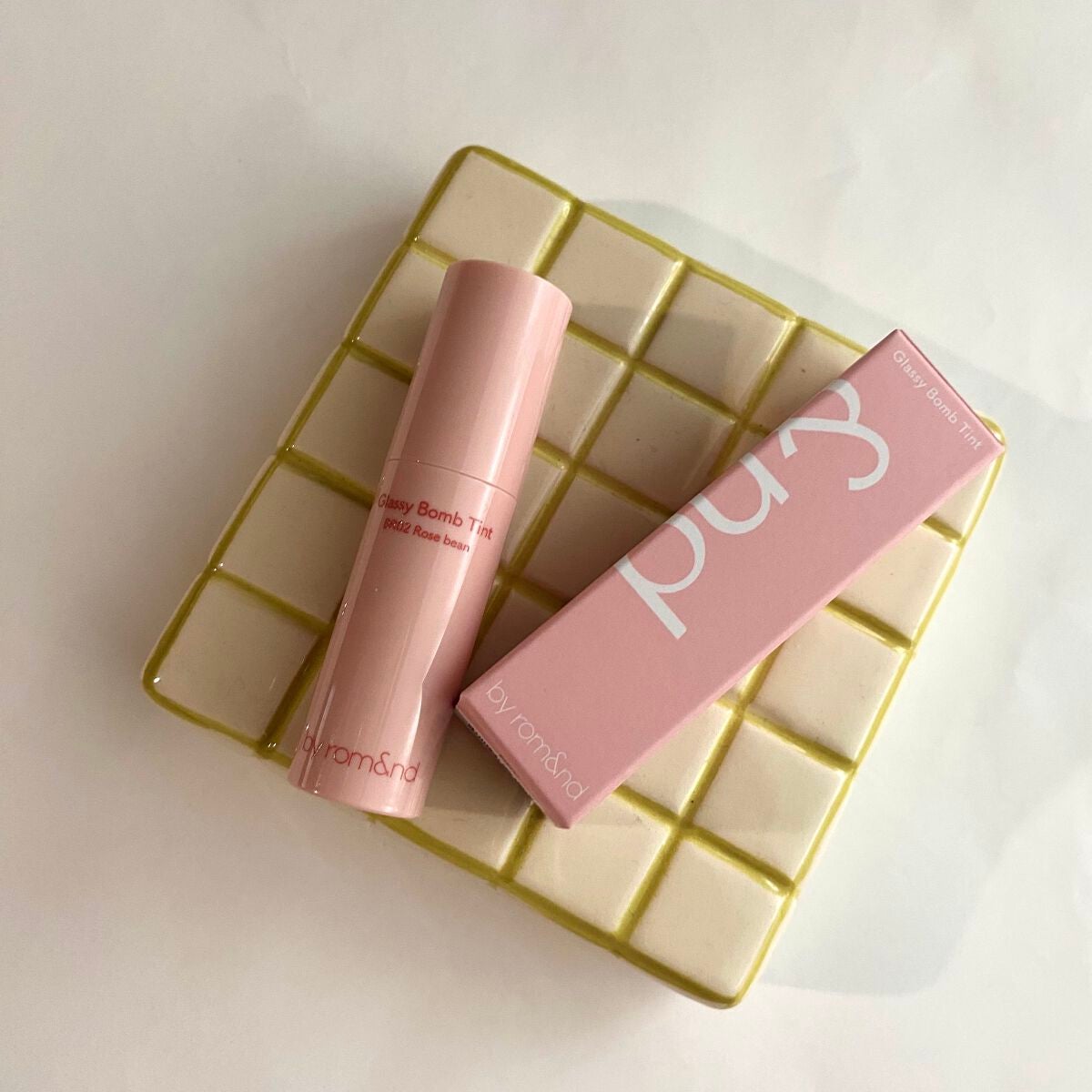 アンドバイロムアンド グラッシーボムティント/&nd by rom&nd/リップティントを使ったクチコミ(1枚目)