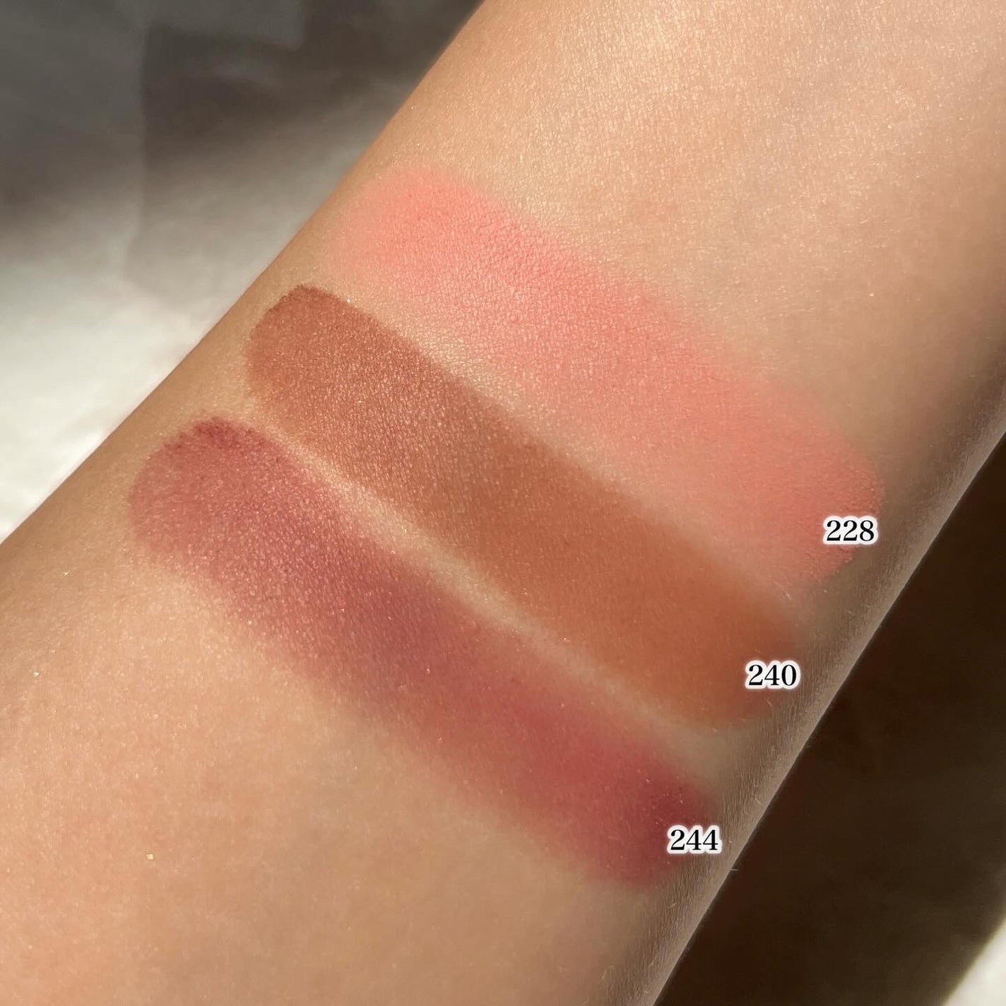 オンブル エサンシエル/CHANEL/単色アイシャドウを使ったクチコミ(8枚目)