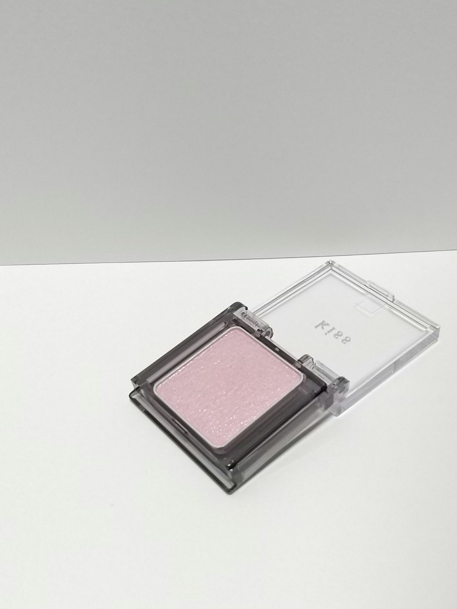  シアー グリッターアイズ/KiSS/単色アイシャドウを使ったクチコミ（2枚目）