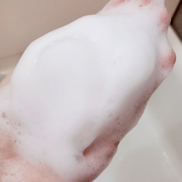 2e 洗顔ムースのクチコミ「ふわふわとしたクリーミーな泡でやさしく洗う、
ムースタイプの洗顔料。
敏感肌を考えた低刺激処方.....」（3枚目）