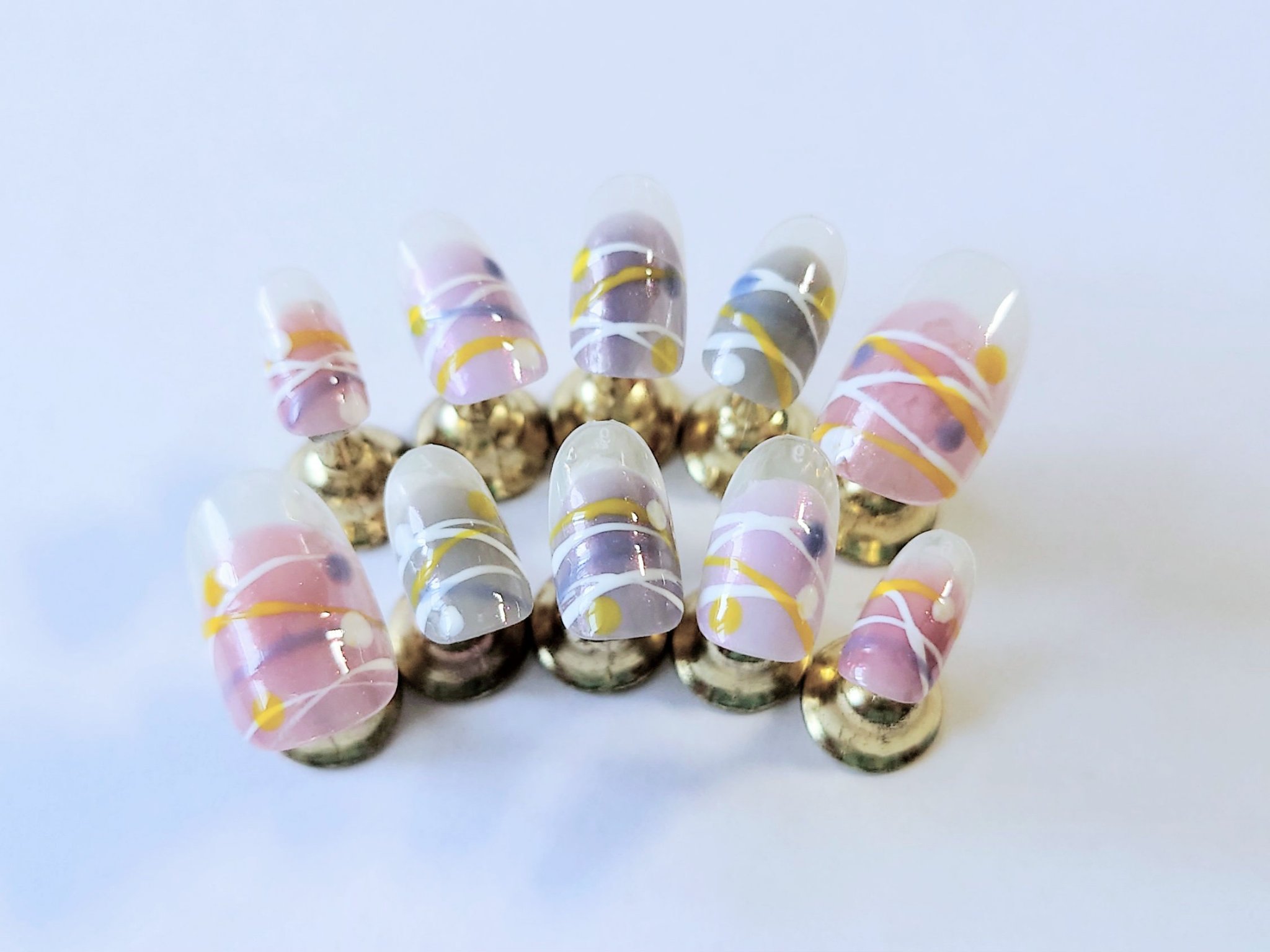 ACネイルエナメル 002G 濃密 黄/セリア/マニキュアを使ったクチコミ（1枚目）