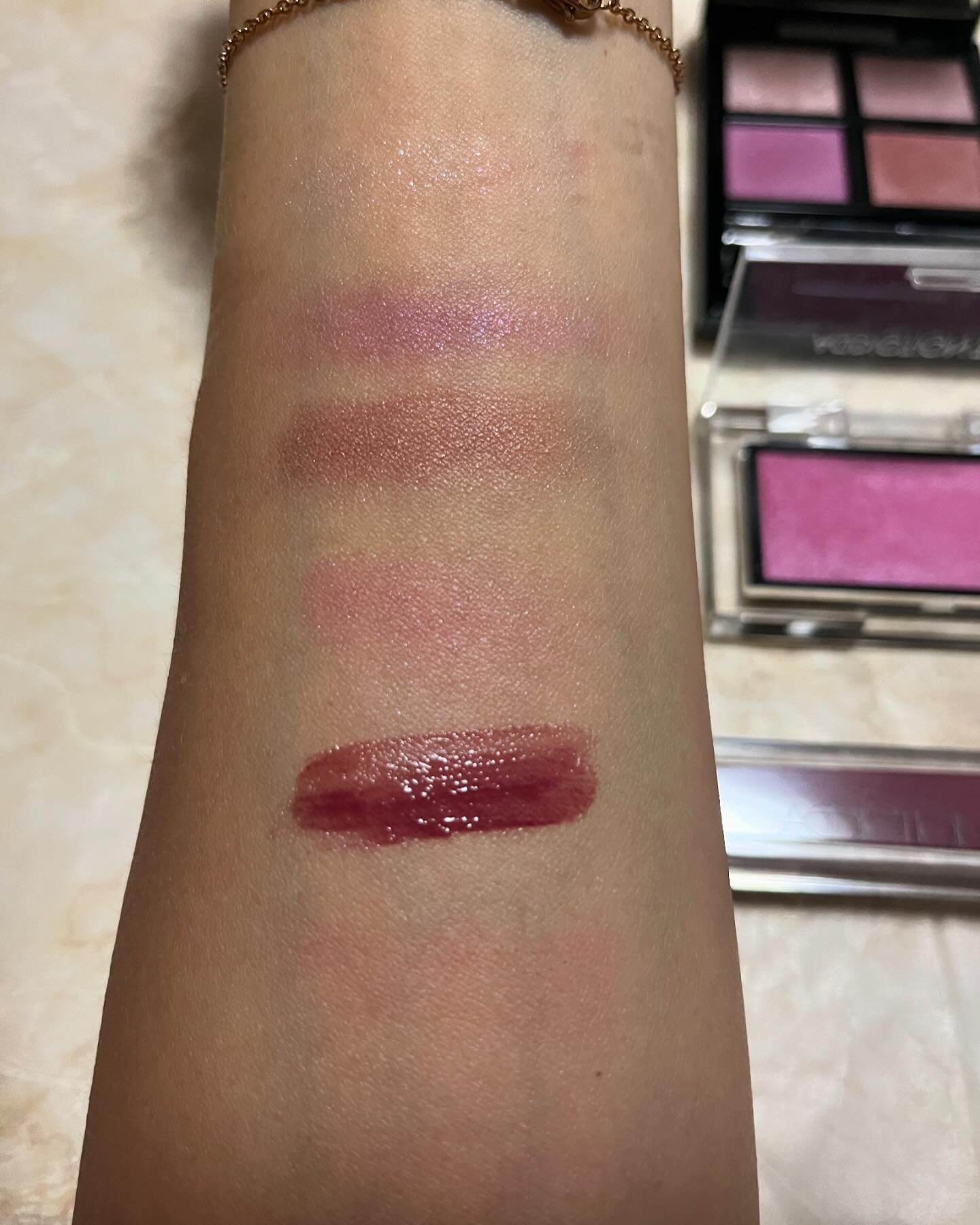 アディクション　リップ セラム ティント 009 Midnight Fuchsia/ADDICTION/リップティントを使ったクチコミ（2枚目）