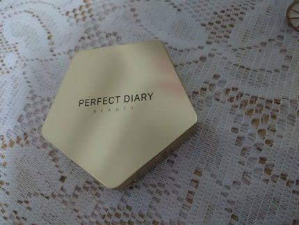 スターダストダイヤモンドハイライトパウダー 03 シャンパンゴールド/PERFECT DIARY/パウダーハイライトを使ったクチコミ(1枚目)