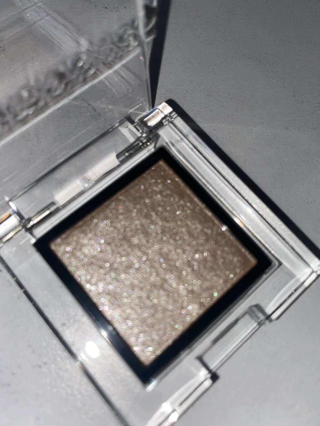 アディクション ザ アイシャドウ パール 004P Private Beach/ADDICTION/単色アイシャドウを使ったクチコミ（3枚目）