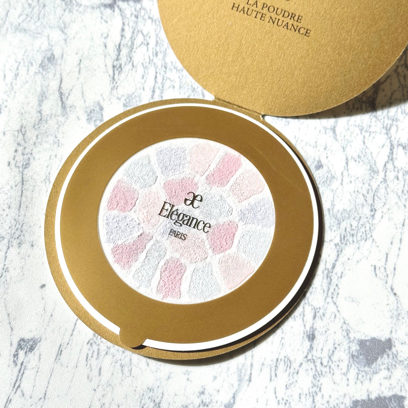 ラ プードル オートニュアンス/Elégance/プレストパウダーを使ったクチコミ(2枚目)