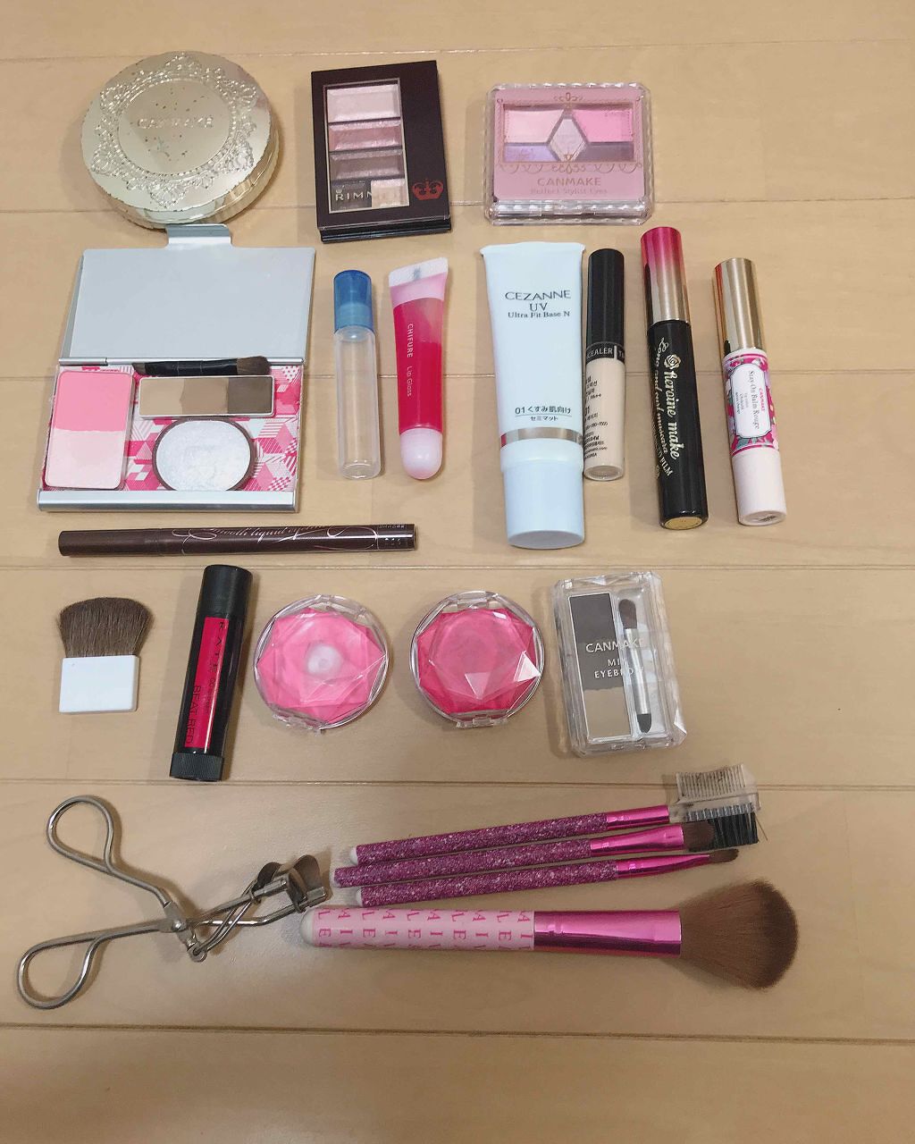 ぶっきー on LIPS 「以前学校用ポーチを紹介したときに、プライベート用ポーチも投稿す..」(3枚目)