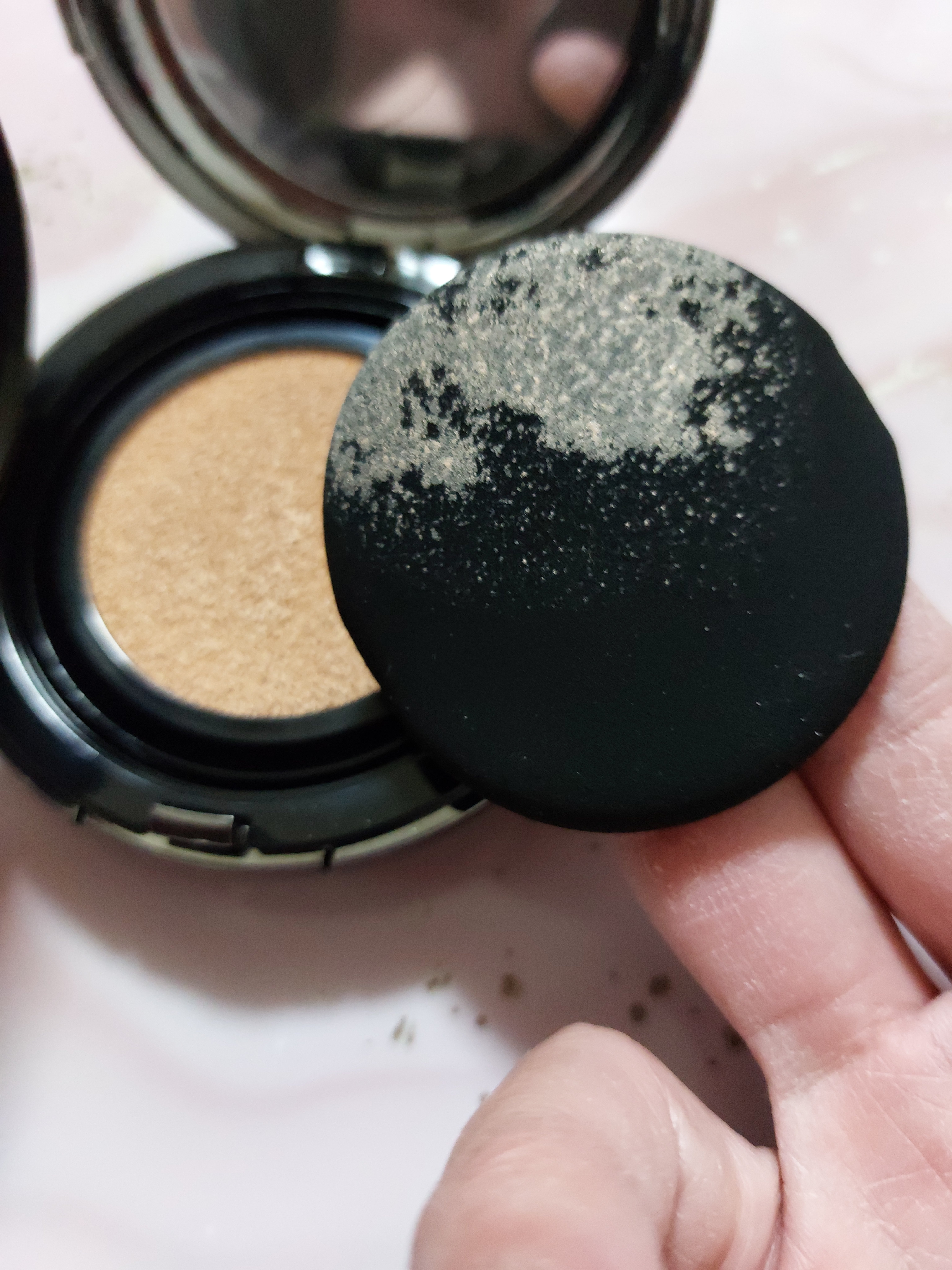 ハイパーカバーフィットクッション  グラファイト/APRILSKIN/クッションファンデーションを使ったクチコミ（3枚目）