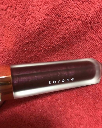 トーン ペタル エッセンス グロス/to/one/リップグロスを使ったクチコミ(2枚目)