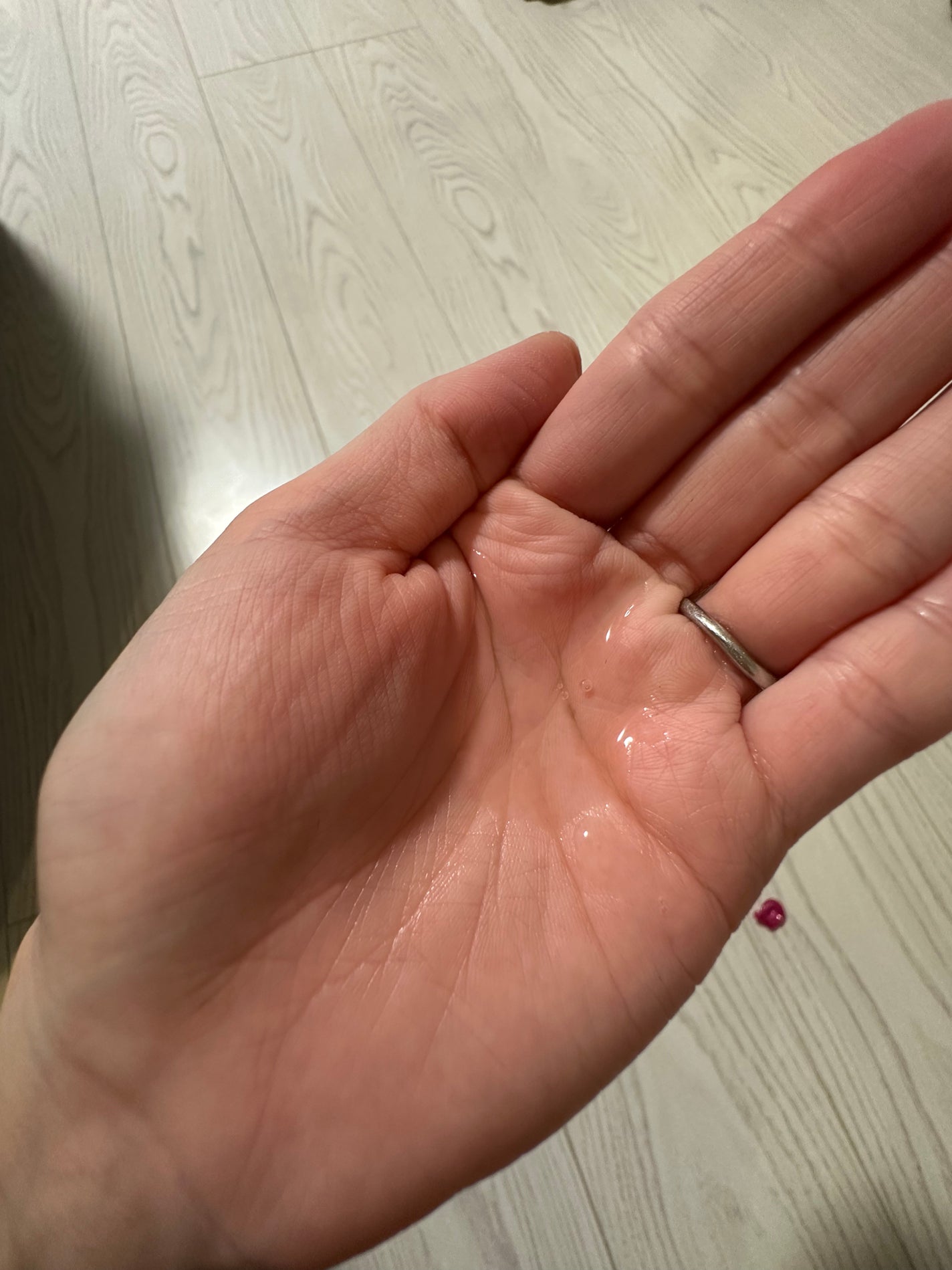 【サンリオ限定デザイン】ellips(エリップス)ヘアオイル シートタイプ8粒 (ピンク/ローズ&グリーンの香り)マイメロ/ellips/ヘアオイルを使ったクチコミ(3枚目)