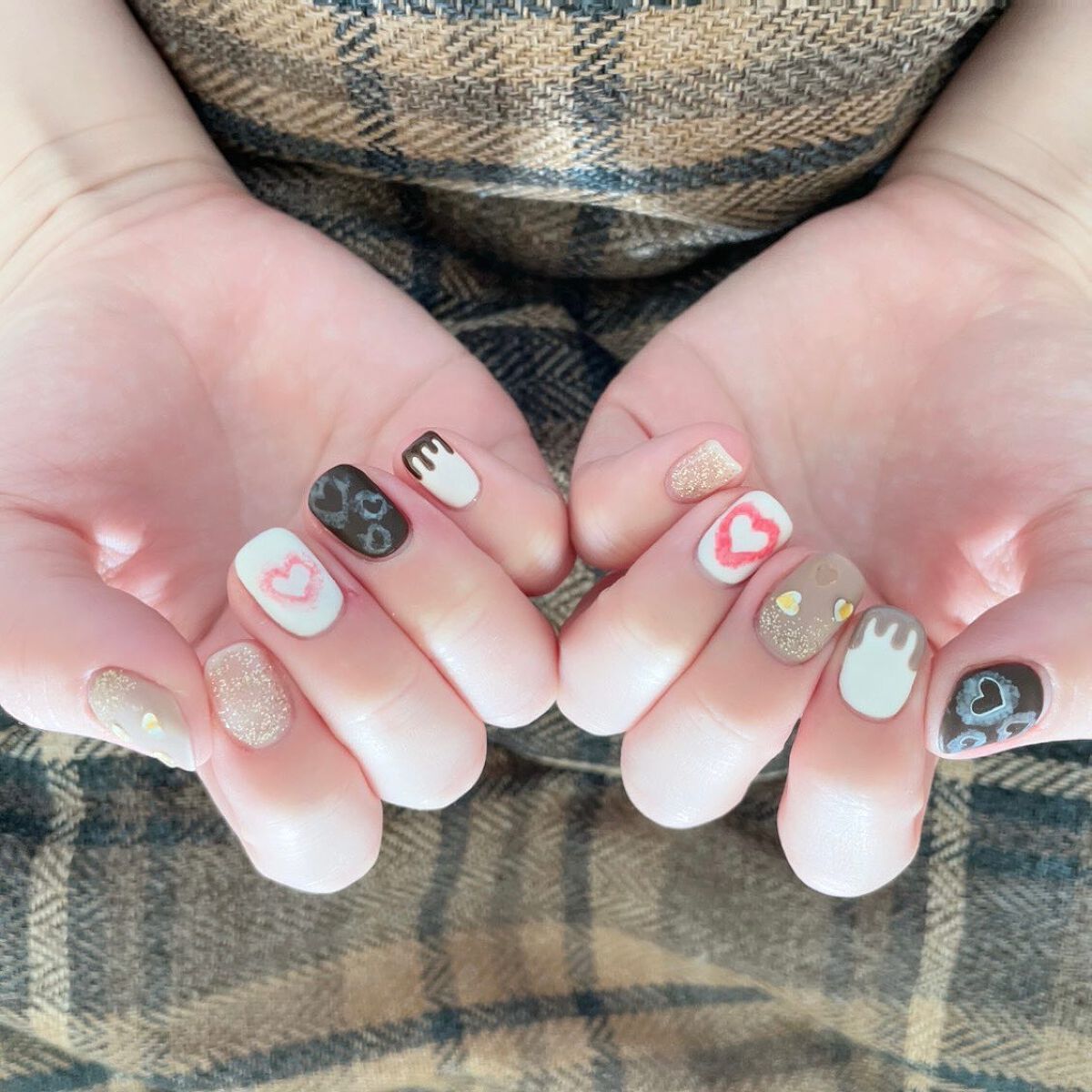 行場 on LIPS 「HappyValentine🍫💗#セルフネイル部#セルフネイル..」(2枚目)