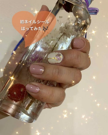 コロン💕（投稿ある方フォロバ） on LIPS 「こんにちは😃コロン💕です初ネイルシール💅はってみました✨爪が小..」（1枚目）