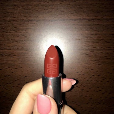 ジバンシー331番
💄暗めの赤色で発色は凄くいいです💄
テクスチャーもいいのですが、マットなので塗る前にリップバームを塗った方が綺麗に塗れます！
🧚🏻‍♀️リップバームはプリステックス リップヴィブラン