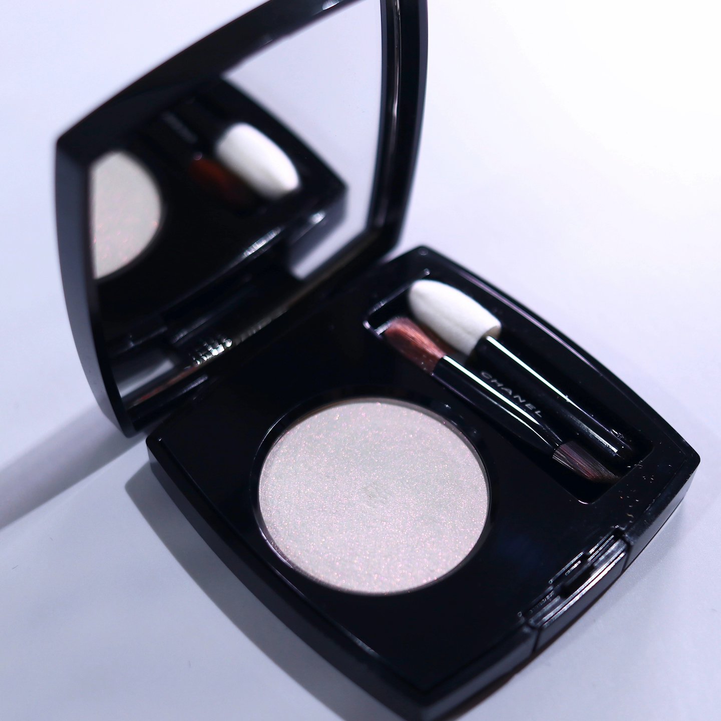 オンブル エサンシエル/CHANEL/単色アイシャドウを使ったクチコミ（2枚目）