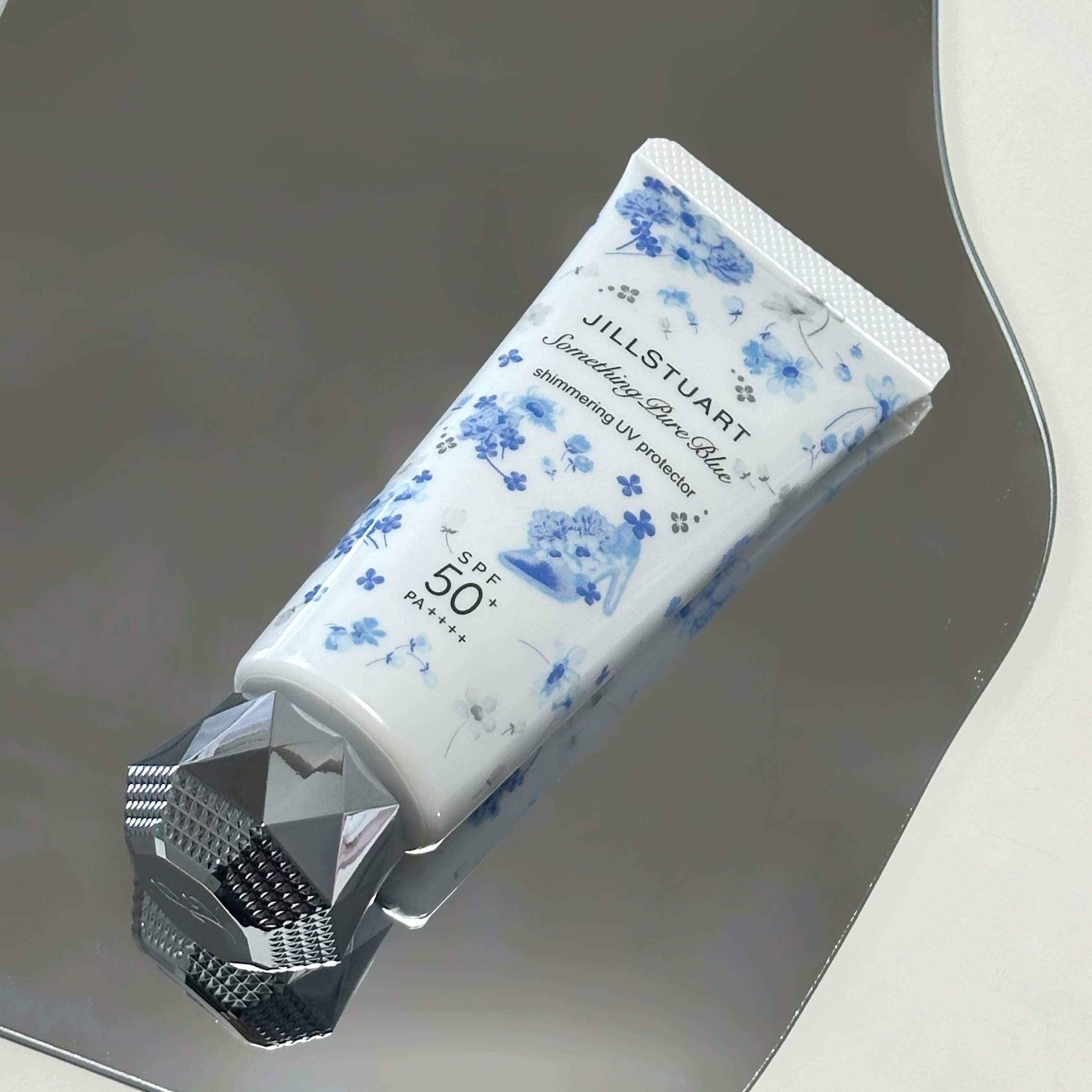 サムシングピュアブルー セント　シマリング UVプロテクター 60g/JILL STUART/日焼け止めジェルを使ったクチコミ（1枚目）